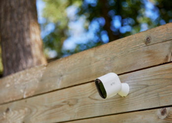 Arlo 推出 Pro 4 無線網絡聚光燈攝影機